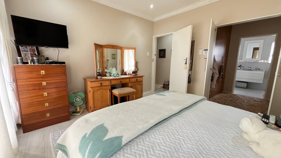 4 Bedroom Property for Sale in Hartenbos Central Western Cape